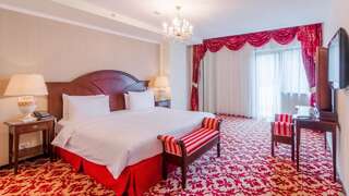 Курортные отели Hilton Sibiu Сибиу Королевский люкс с кроватью размера «king-size» и возможностью посещения представительского лаунджа-3